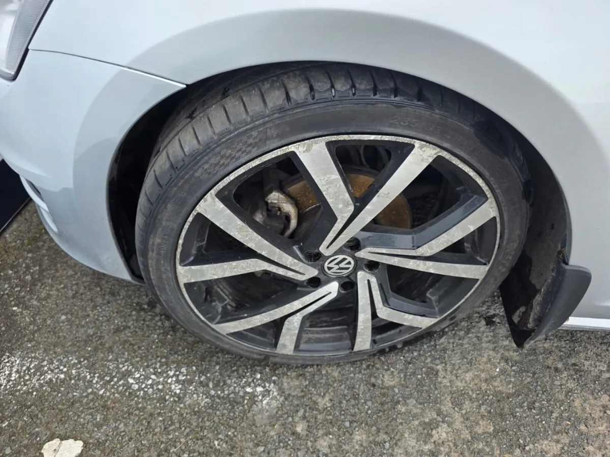 Volkswagen Golf mk7  gt tdi 2.0 6 sp & 2  1.6 tdi - Image 4