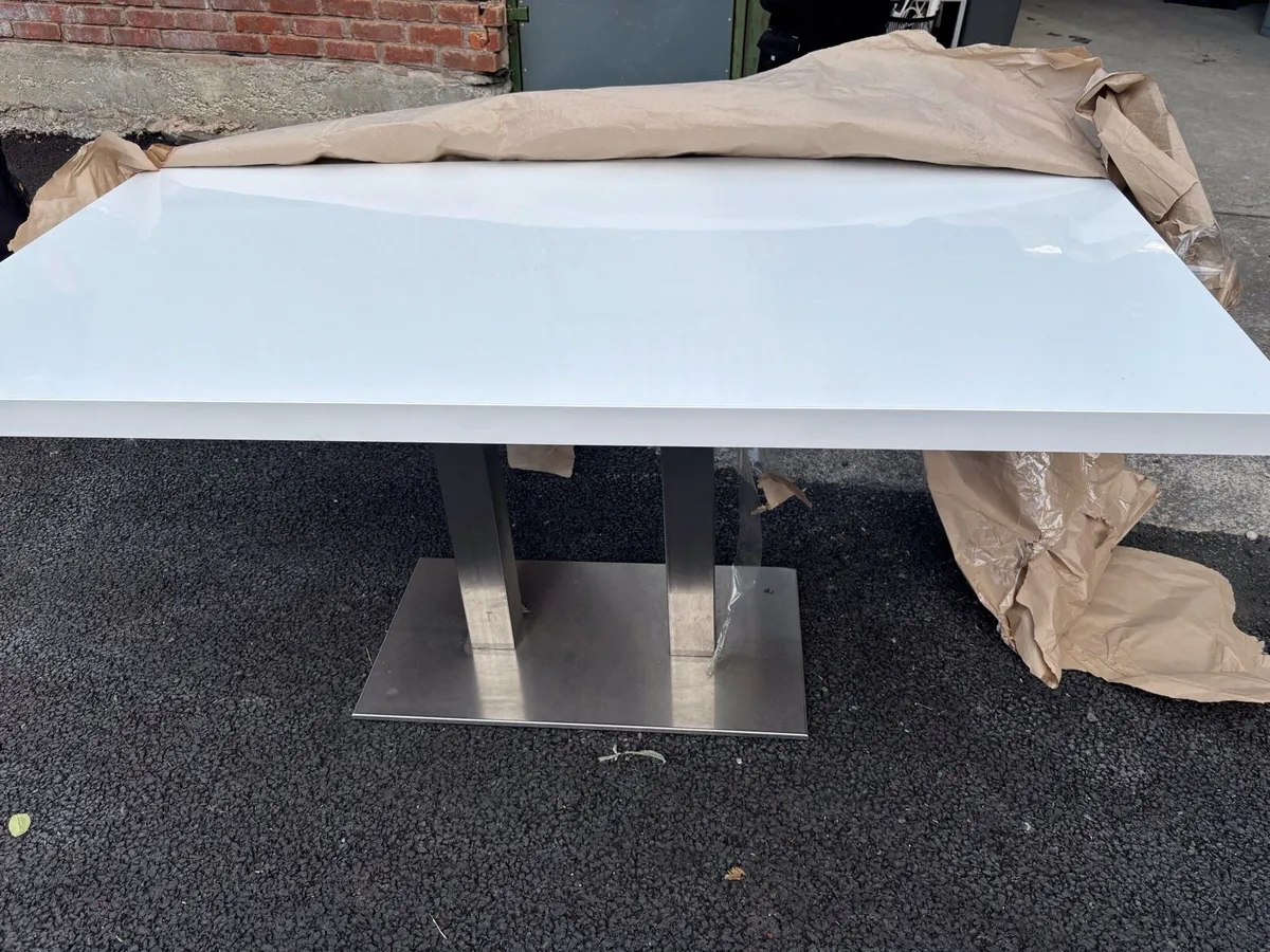 Canteen table - Image 1