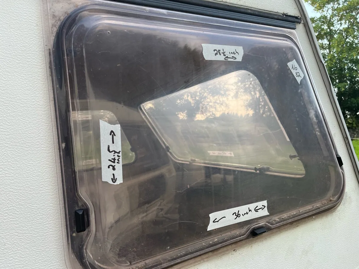 Caravan parts and windows - Image 4