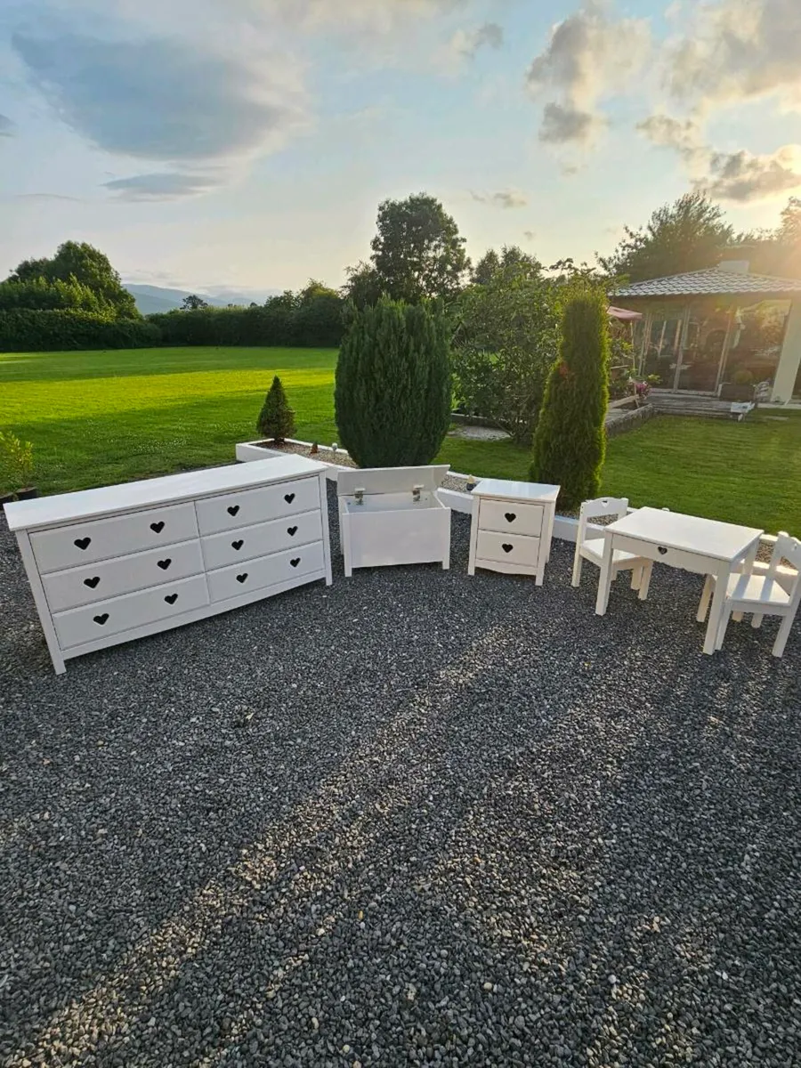 Kids bedroom furniture - Image 1