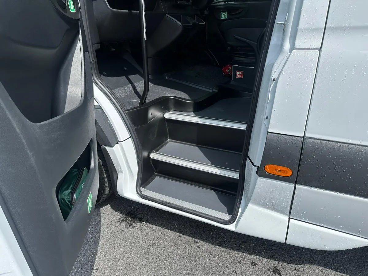 EVM ‘Sprinter Classic’ 19 Seater - Image 3