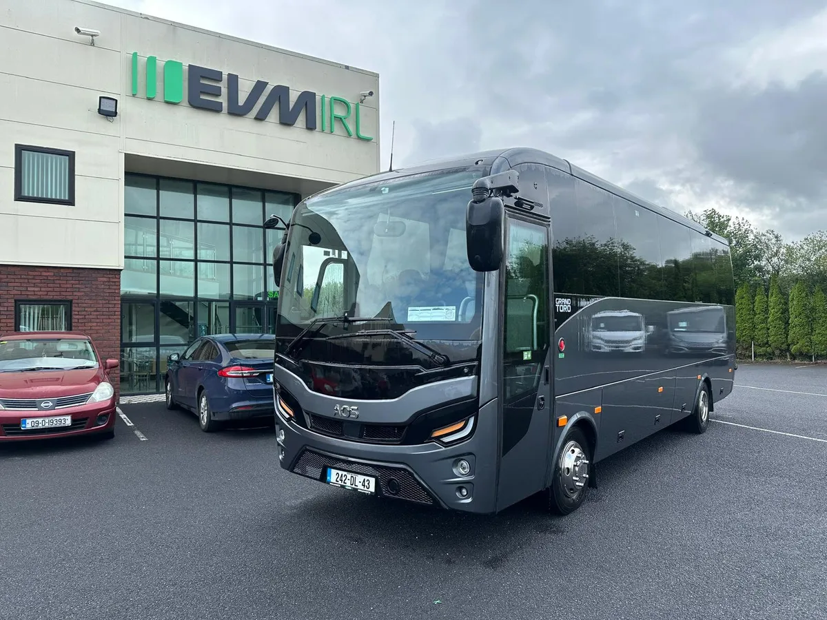 Grand Toro 37 Seats + Driver - Image 1