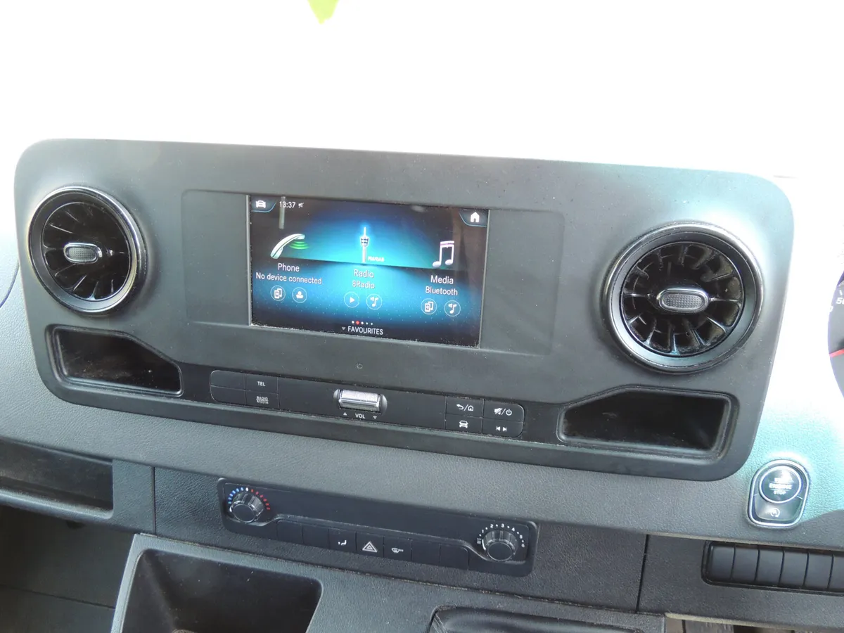 Mercedes-Benz Sprinter 2020  MEDIUM WHEEL  BASE - Image 4