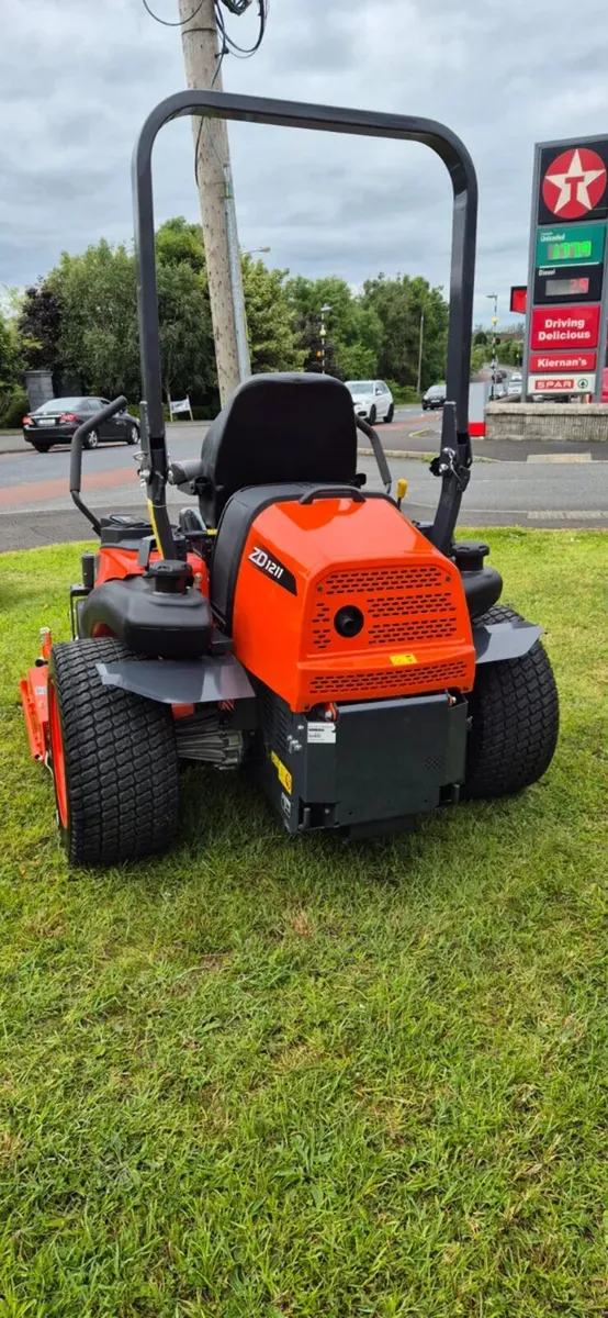 New Kubota ZD1211 Zero Turn Mower - Image 3