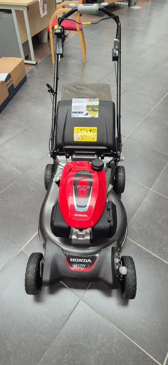 Honda HRN536VYE walk-behind lawnmower - Image 2