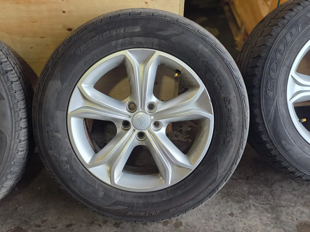 #6 Genuine Landrover/Range Rover Alloys 17" 5X108 - Image 4