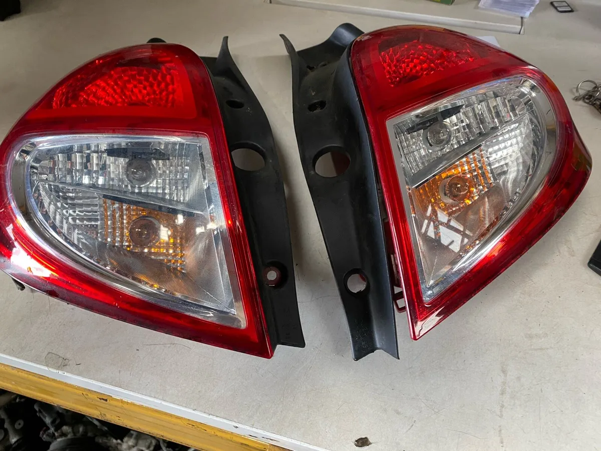 2012 Renault Clio 1.2petrol for breaking - Image 3