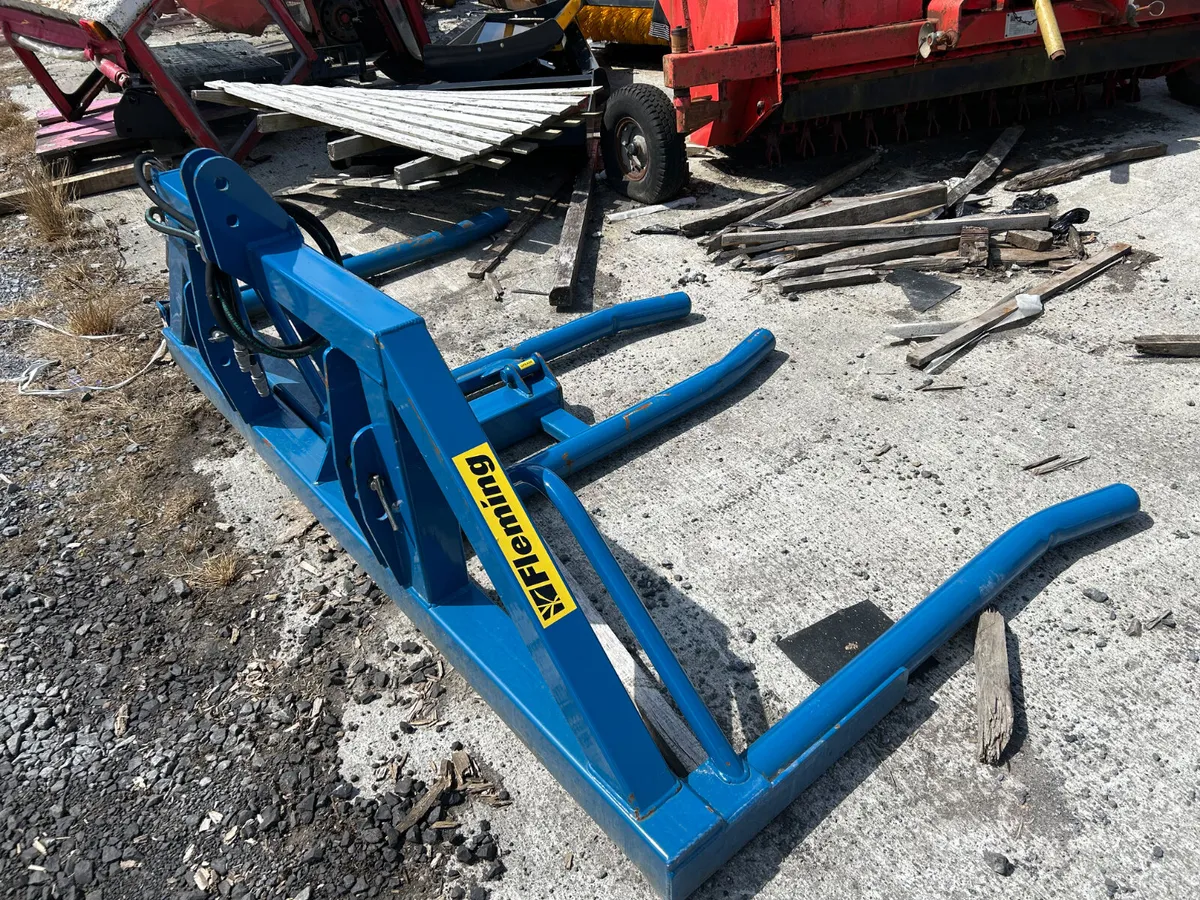 New Fleming Double Bale Lifter - Image 1