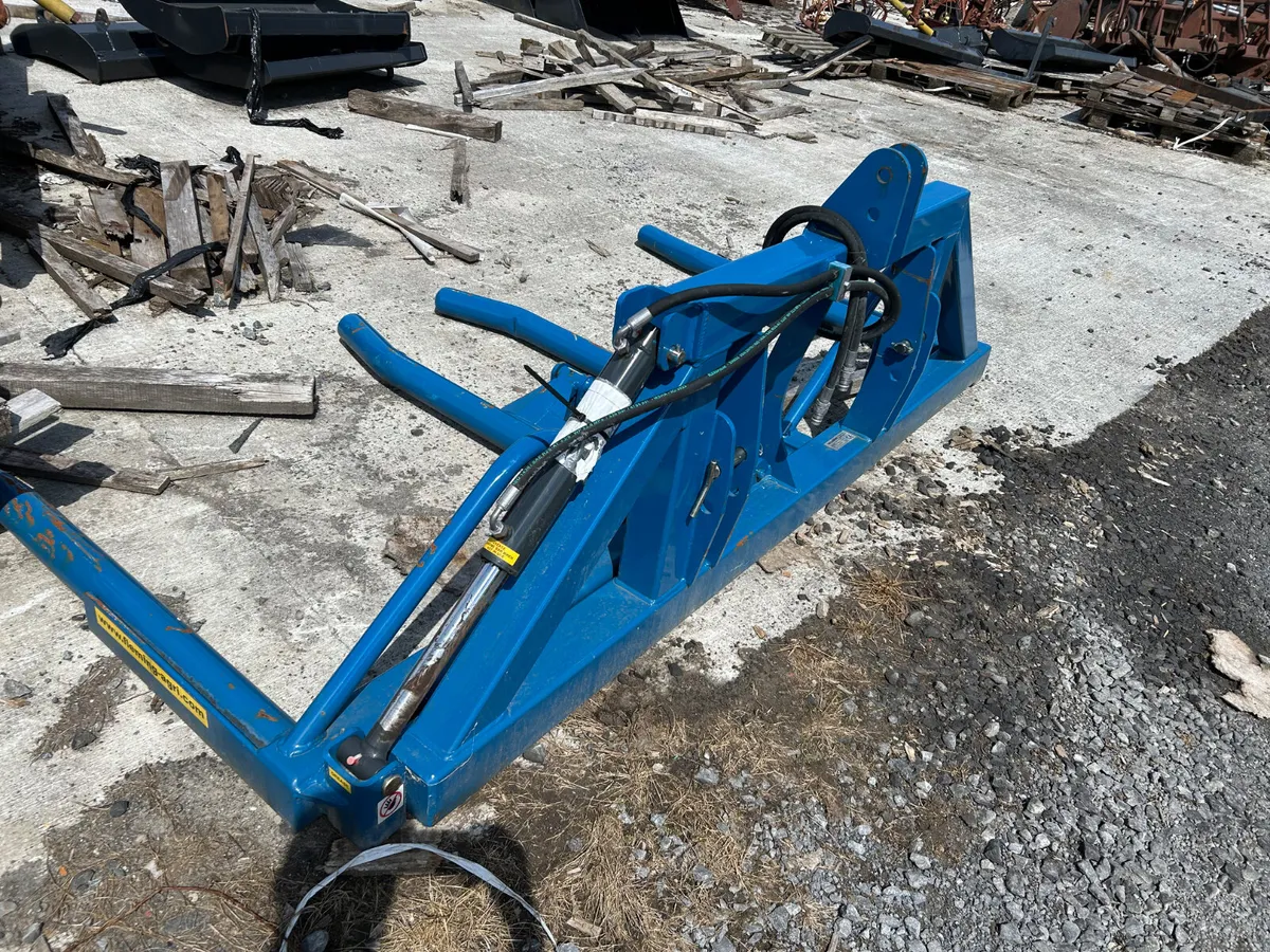 New Fleming Double Bale Lifter - Image 2