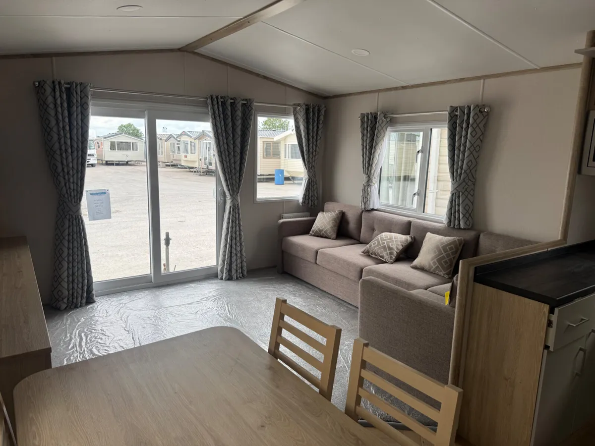 Carnaby Bayview 35X12 2 bed - Image 2