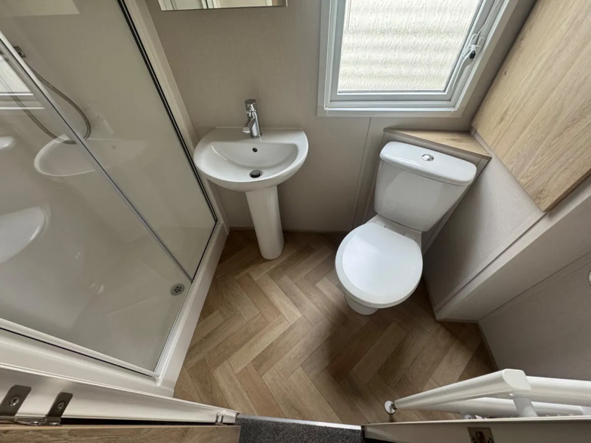 Carnaby Bayview 35X12 2 bed - Image 4