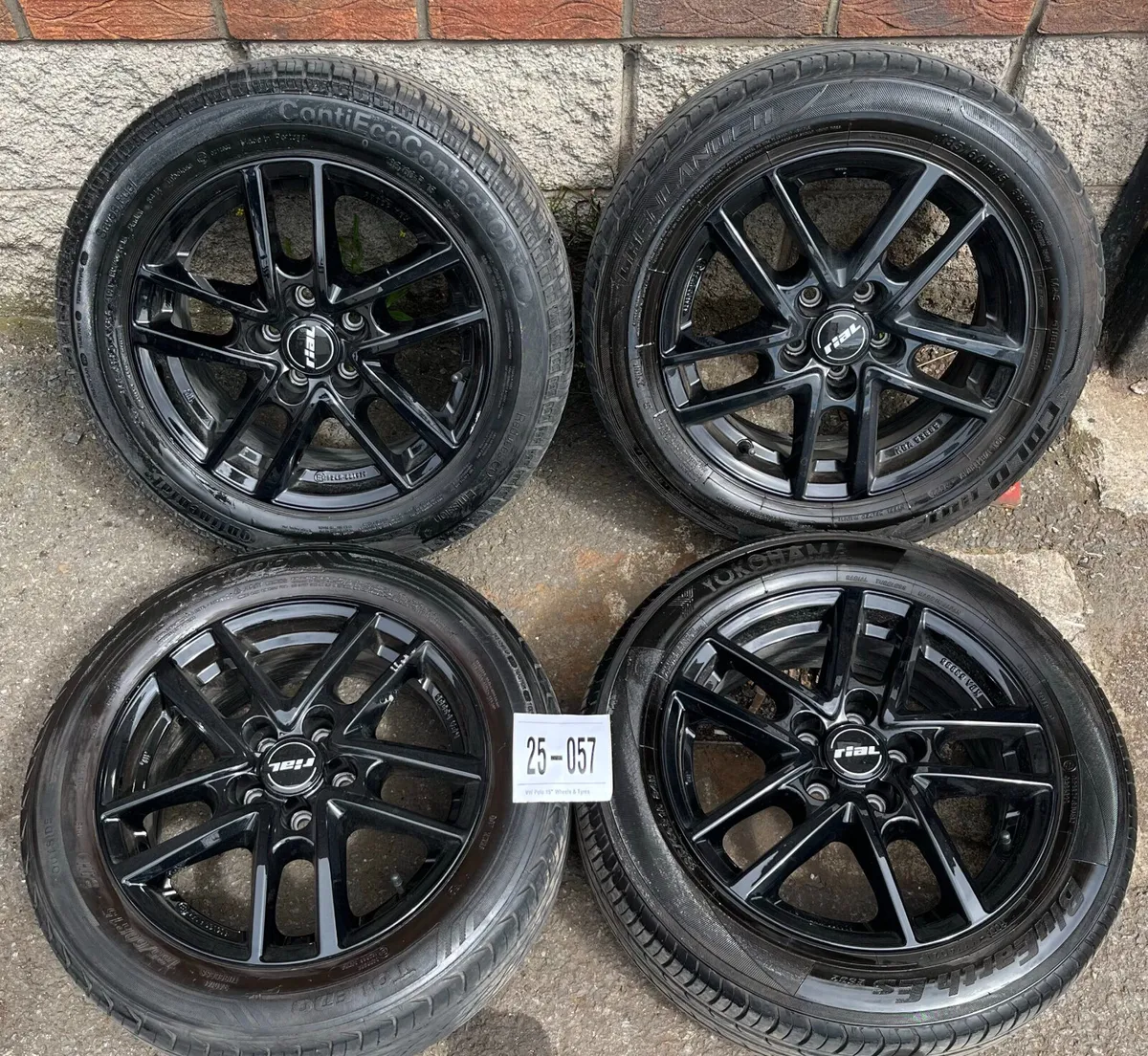 VW Polo 15" Black Alloys with Tyres - Image 1