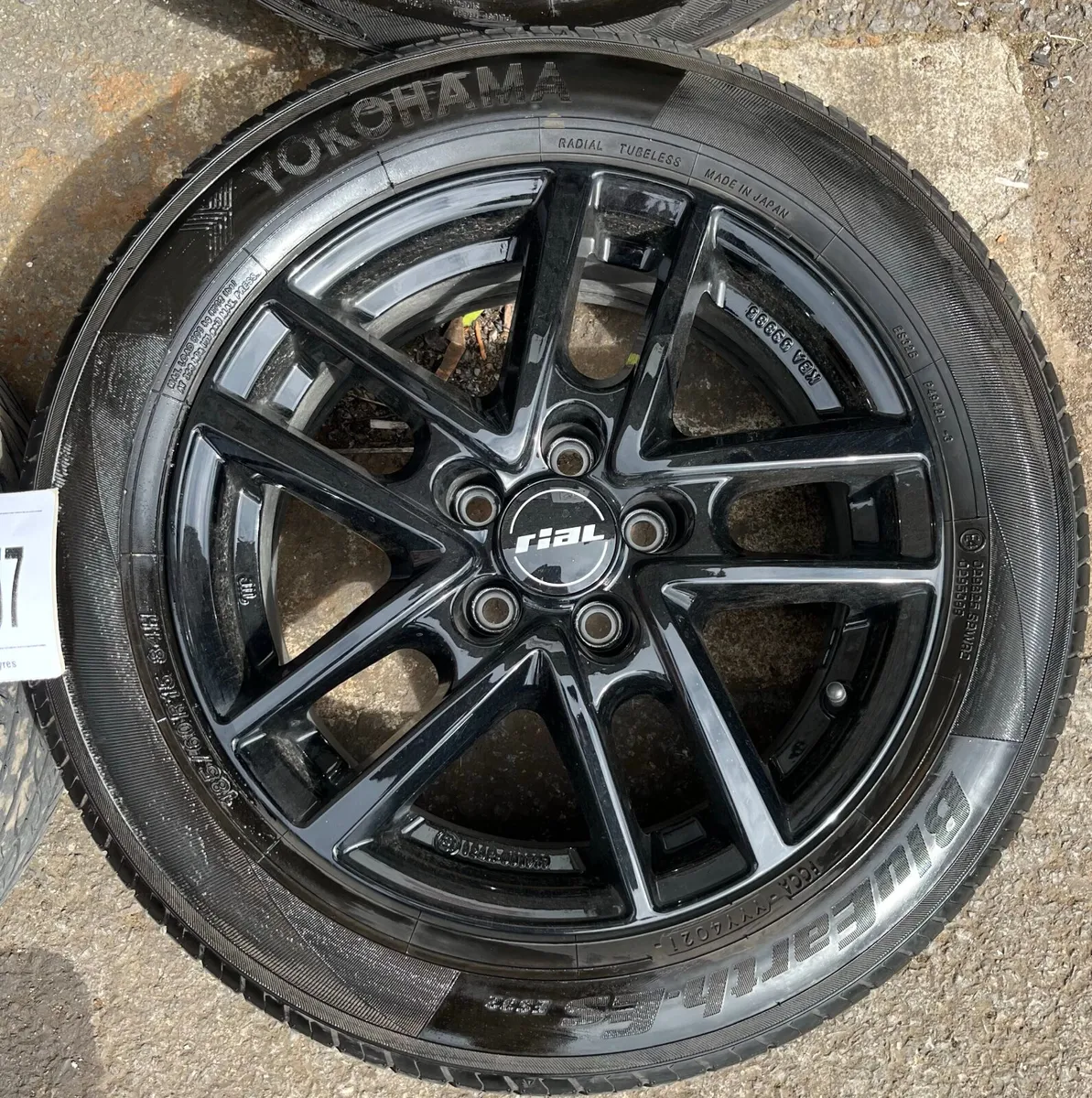 VW Polo 15" Black Alloys with Tyres - Image 3