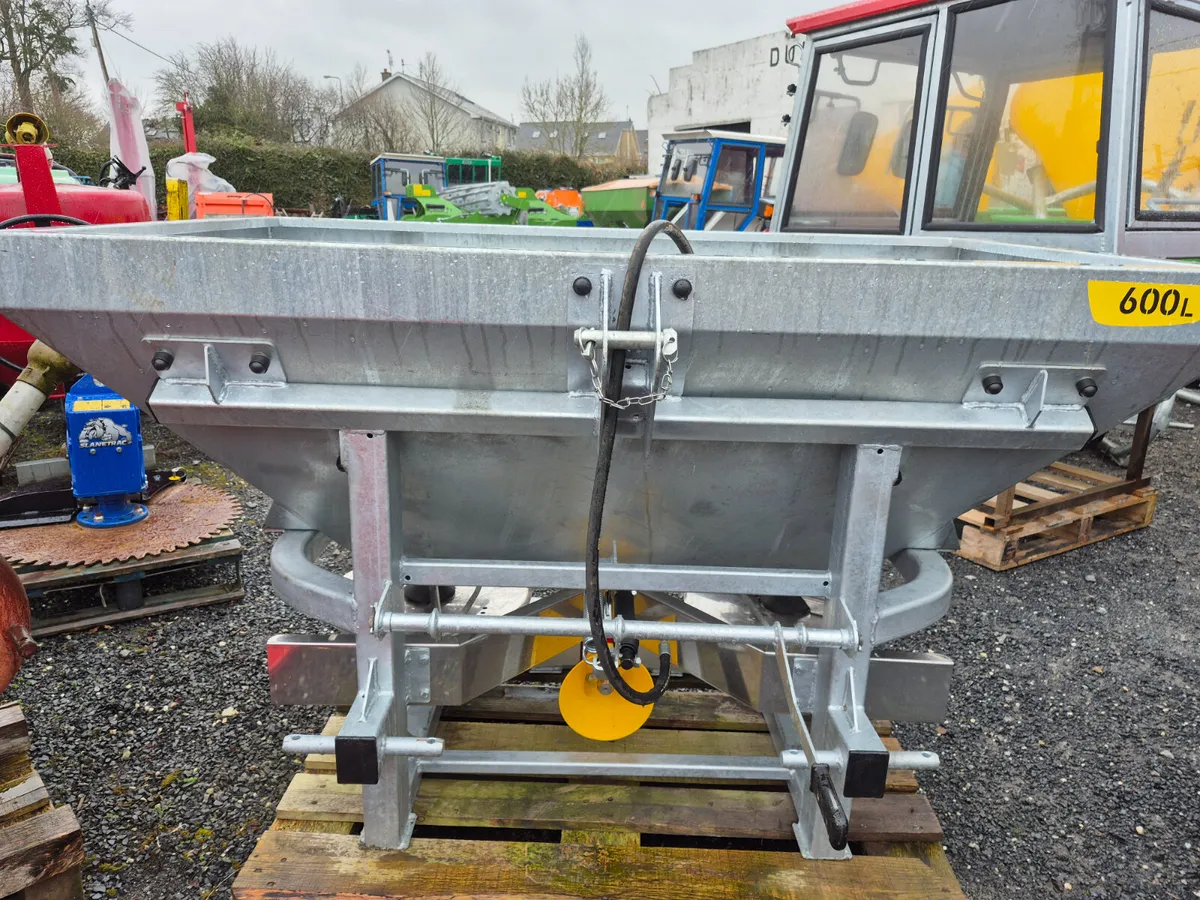 Fertiliser spreader - Image 2