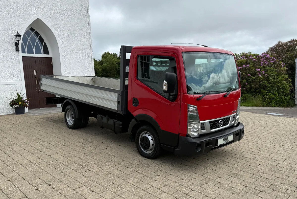 2016 (162) Nissan NT400 Cabstar Twinwheel Dropside - Image 1