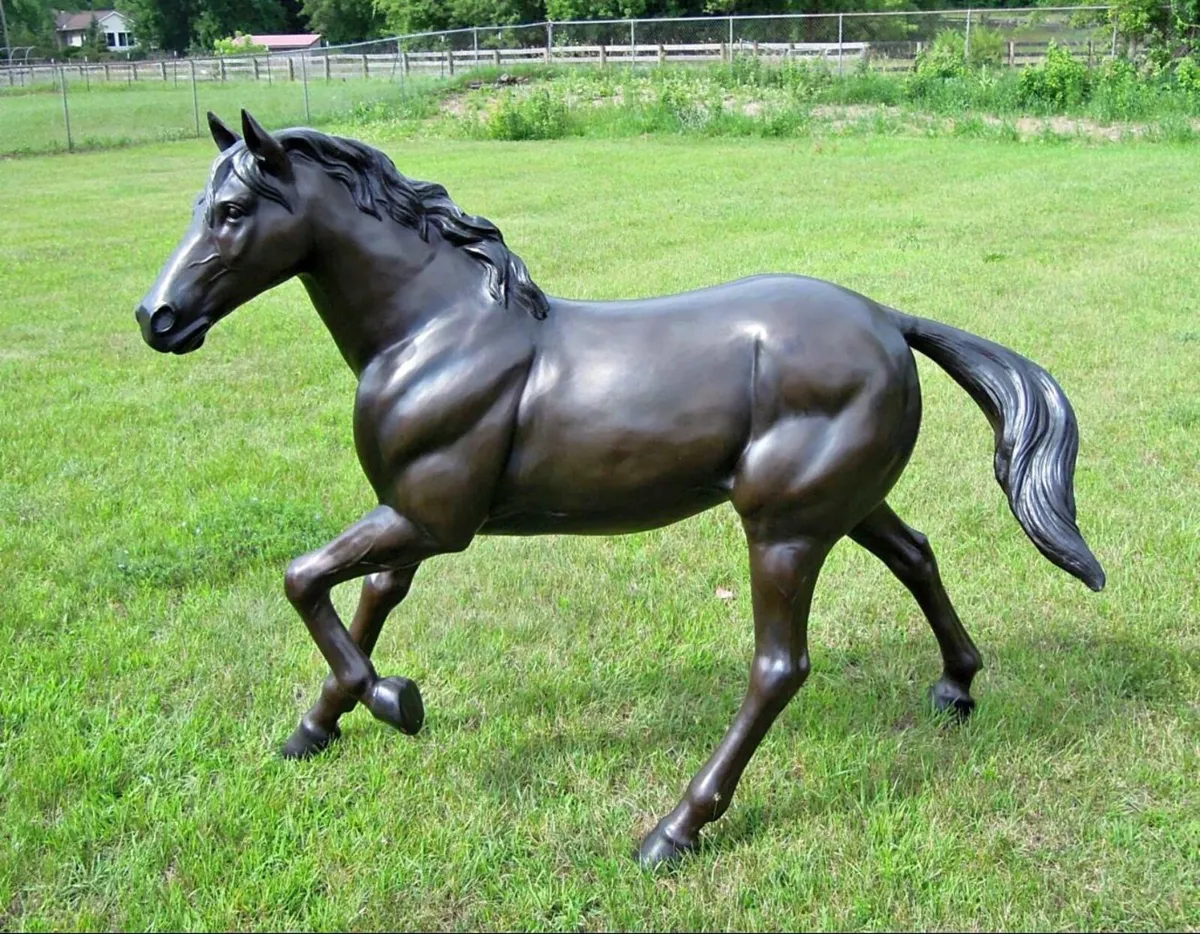 Bronze horse sculpture - Image 1