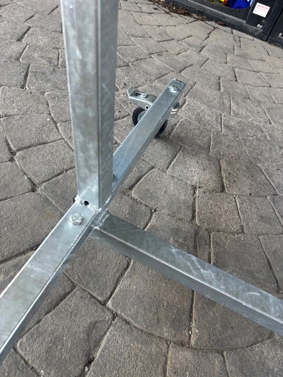 Clothes lines on wheels - Image 3