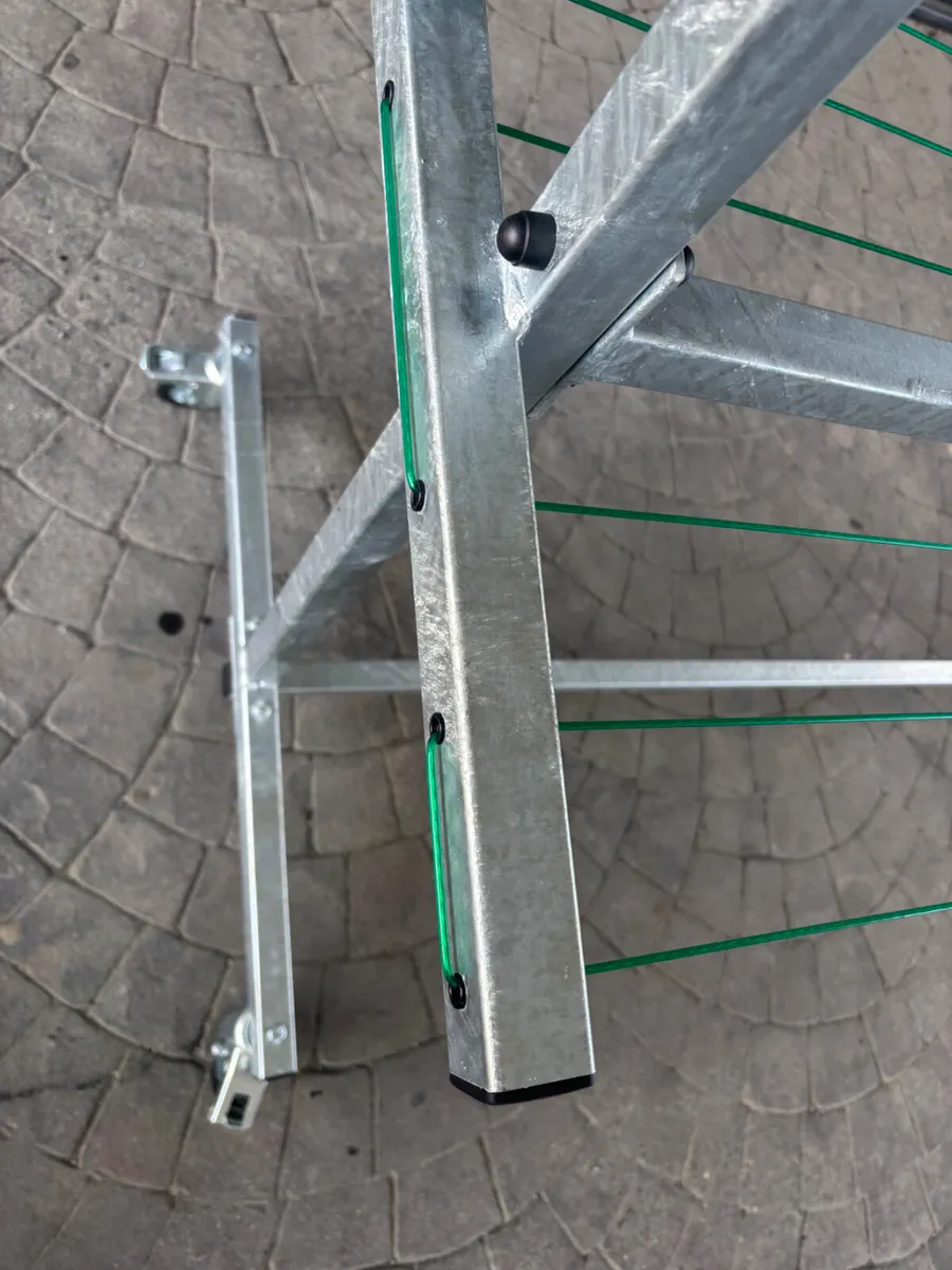 Clothes lines on wheels - Image 4