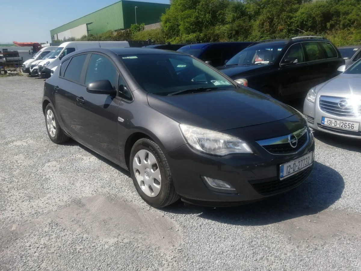 Opel Astra 2012 - Image 1
