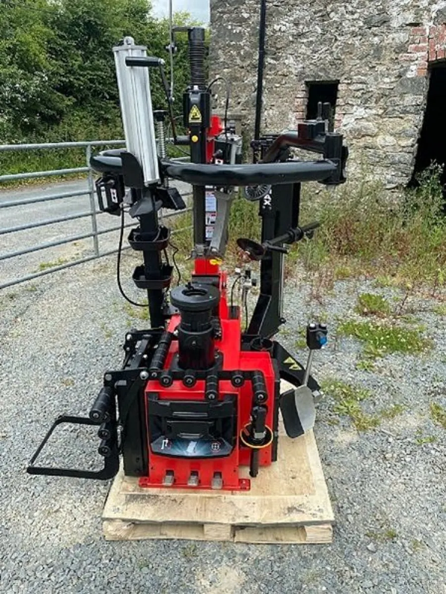 Full Automatic Leverless Tyre Changer 240 volt - Image 1