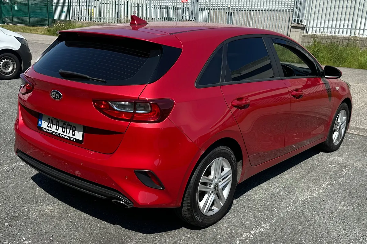 2021 Kia Ceed Commercial - Image 4