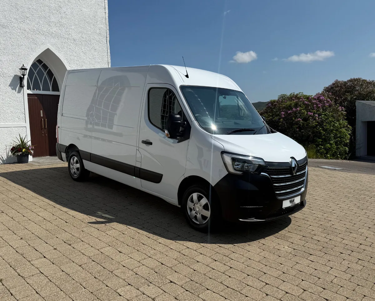2022 (222 Reg) Renault Master Business+ 135 MWB - Image 1