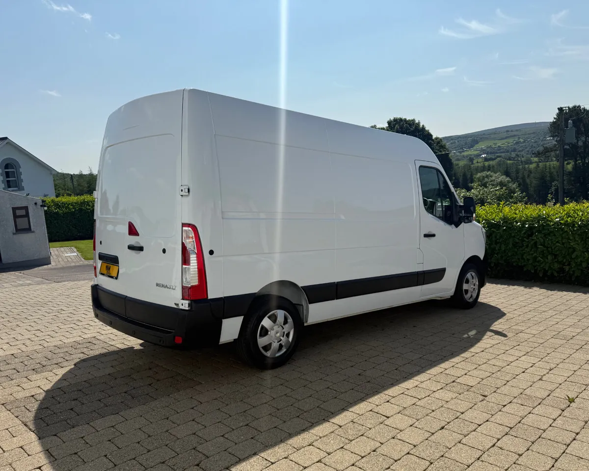 2022 (222 Reg) Renault Master Business+ 135 MWB - Image 4
