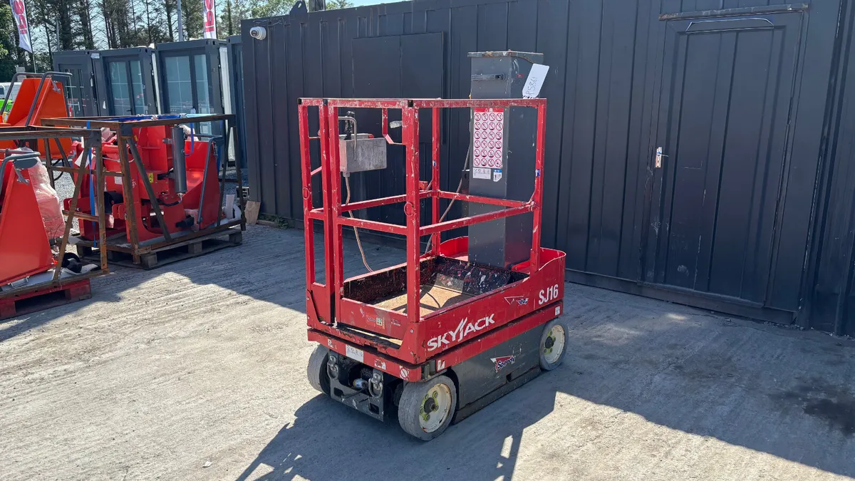 SkyJack SJ16 Electric Lift - Image 3