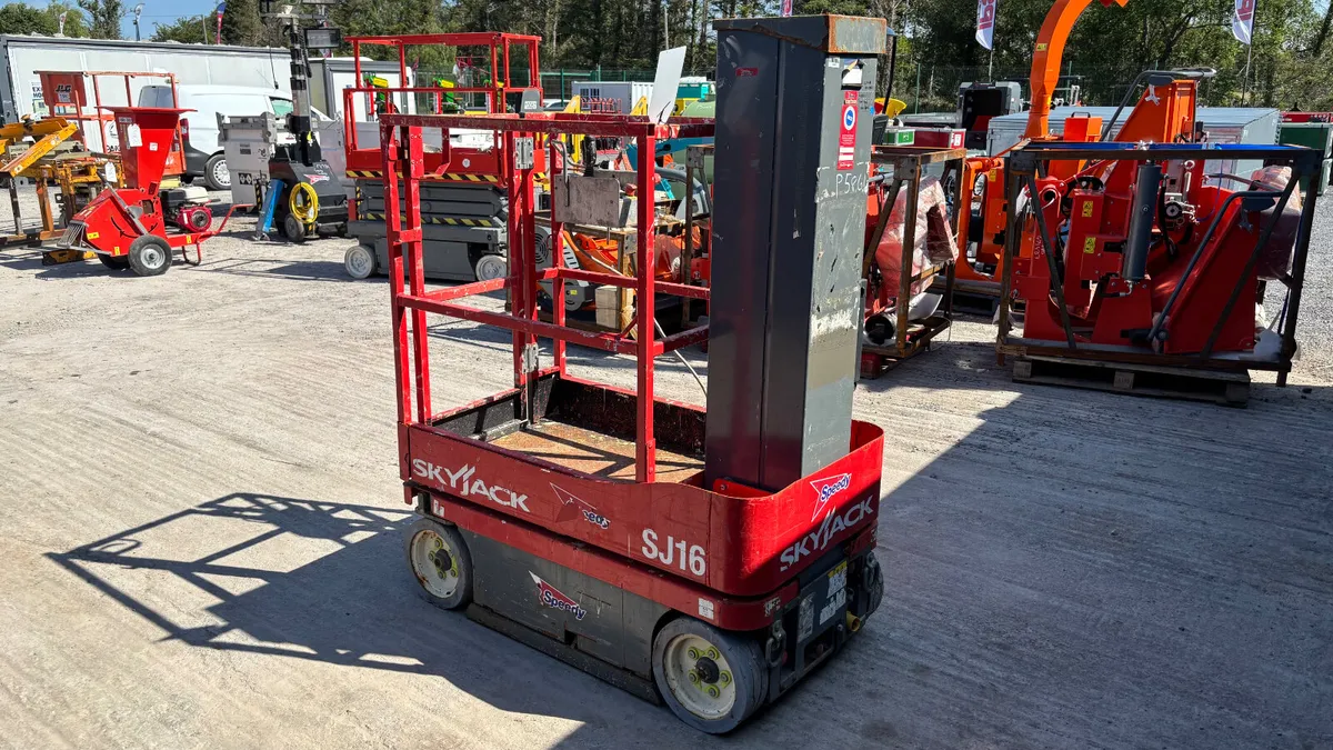 SkyJack SJ16 Electric Lift - Image 4