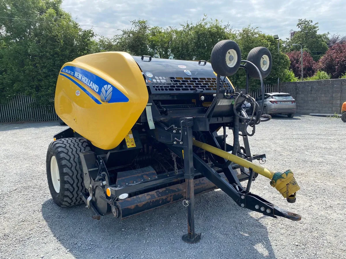 New Holland Roll Baler 125 In From Work !! - Image 1