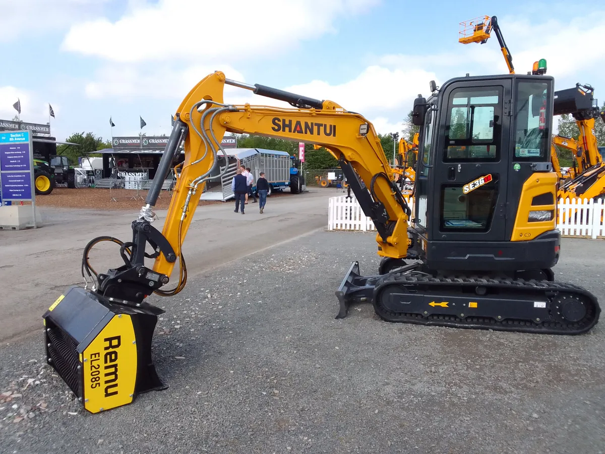 Shantui SE36SR Excavator 3.8 Ton Mini Digger - Image 4