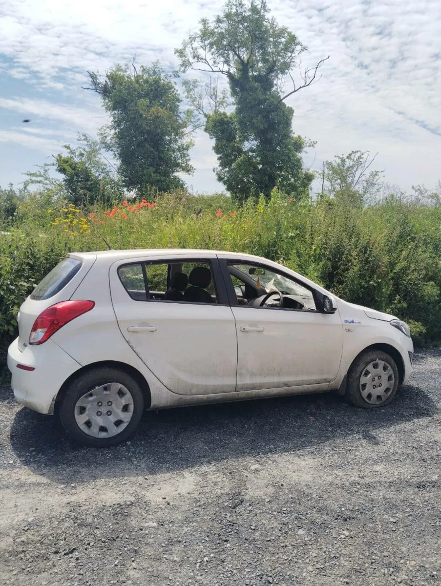 Breaking Hyundai i20 2013 petrol - Image 4