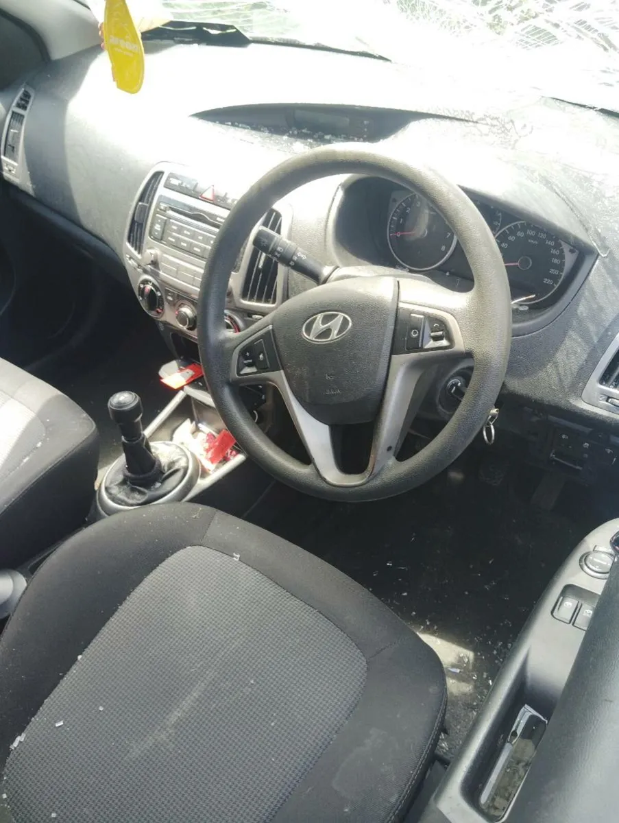 Breaking Hyundai i20 2013 petrol - Image 2