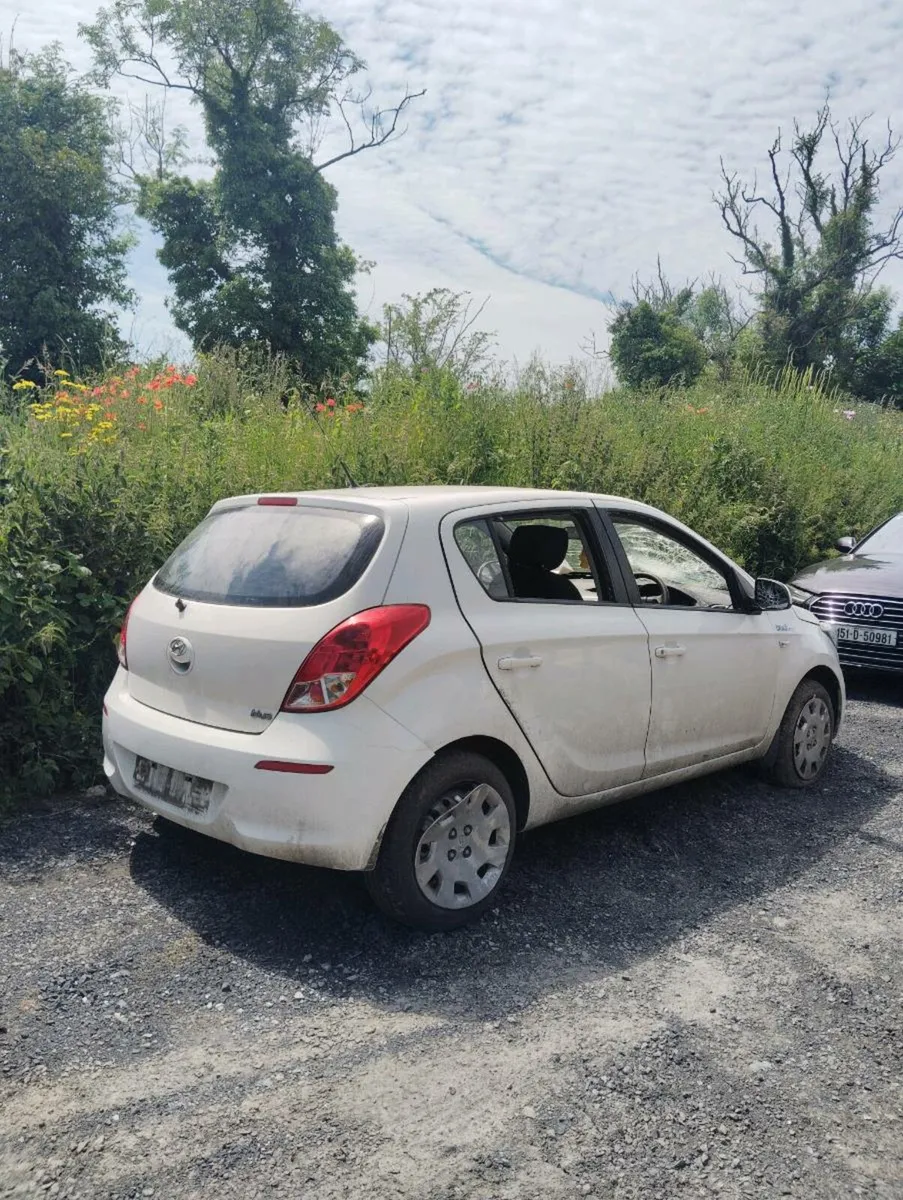 Breaking Hyundai i20 2013 petrol - Image 3