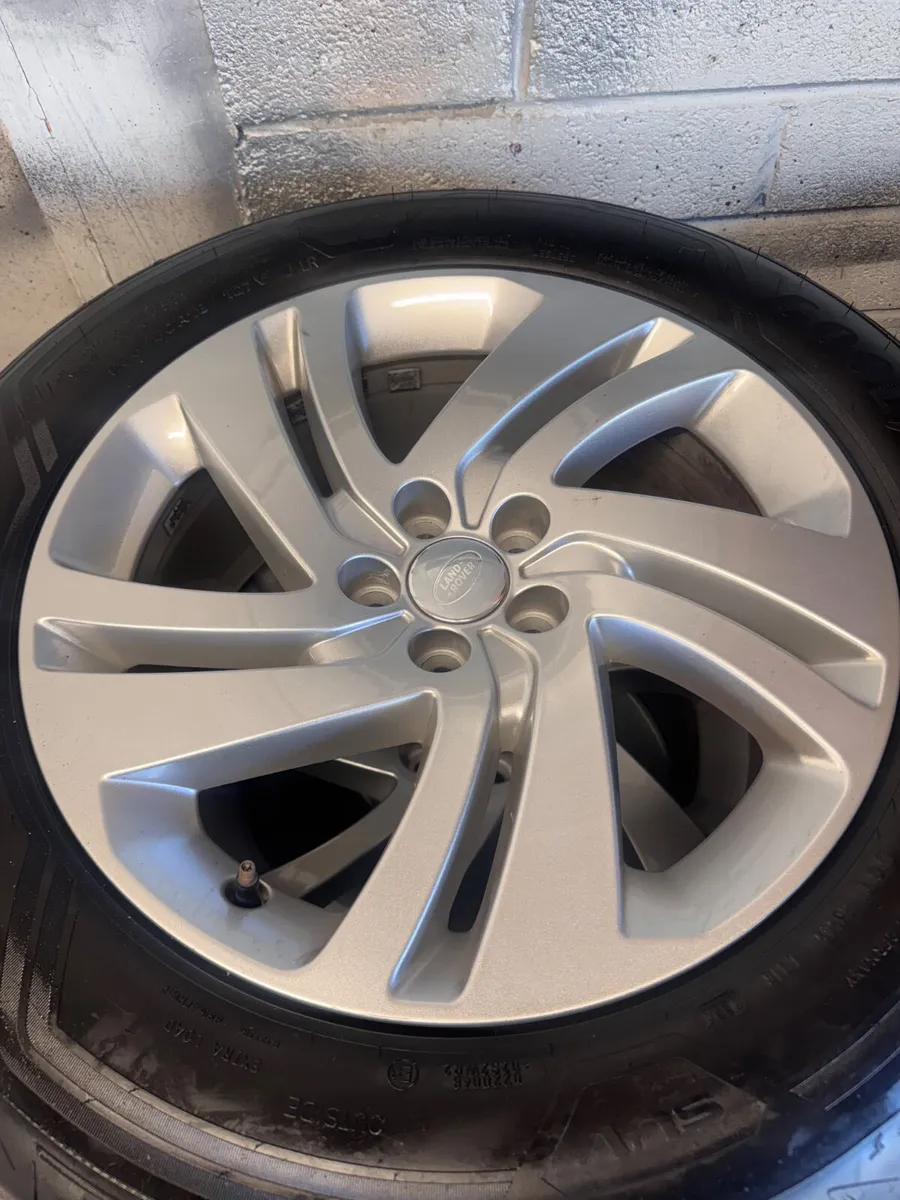 2021 Landrover Evoque 18 Inc Alloys - Image 1