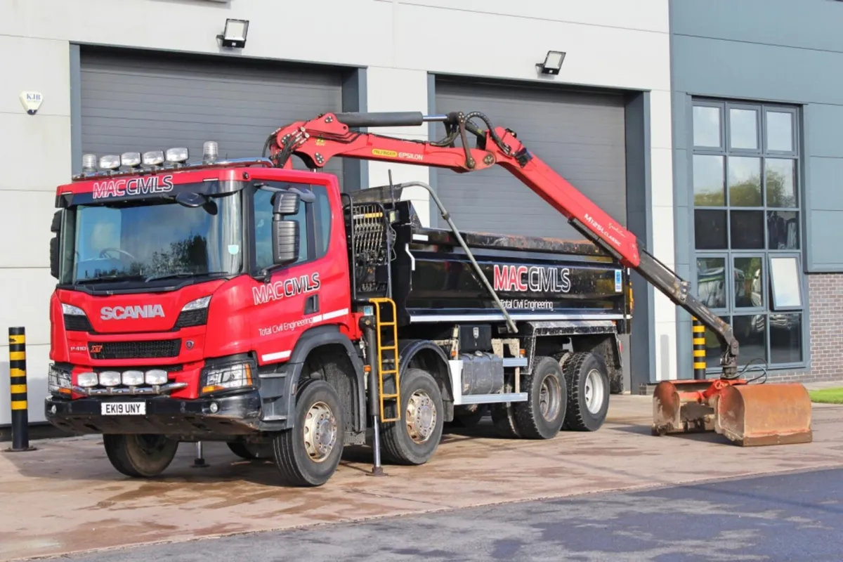 2019 SCANIA P410 XT 8X4 TIPPER GRAB - Image 3