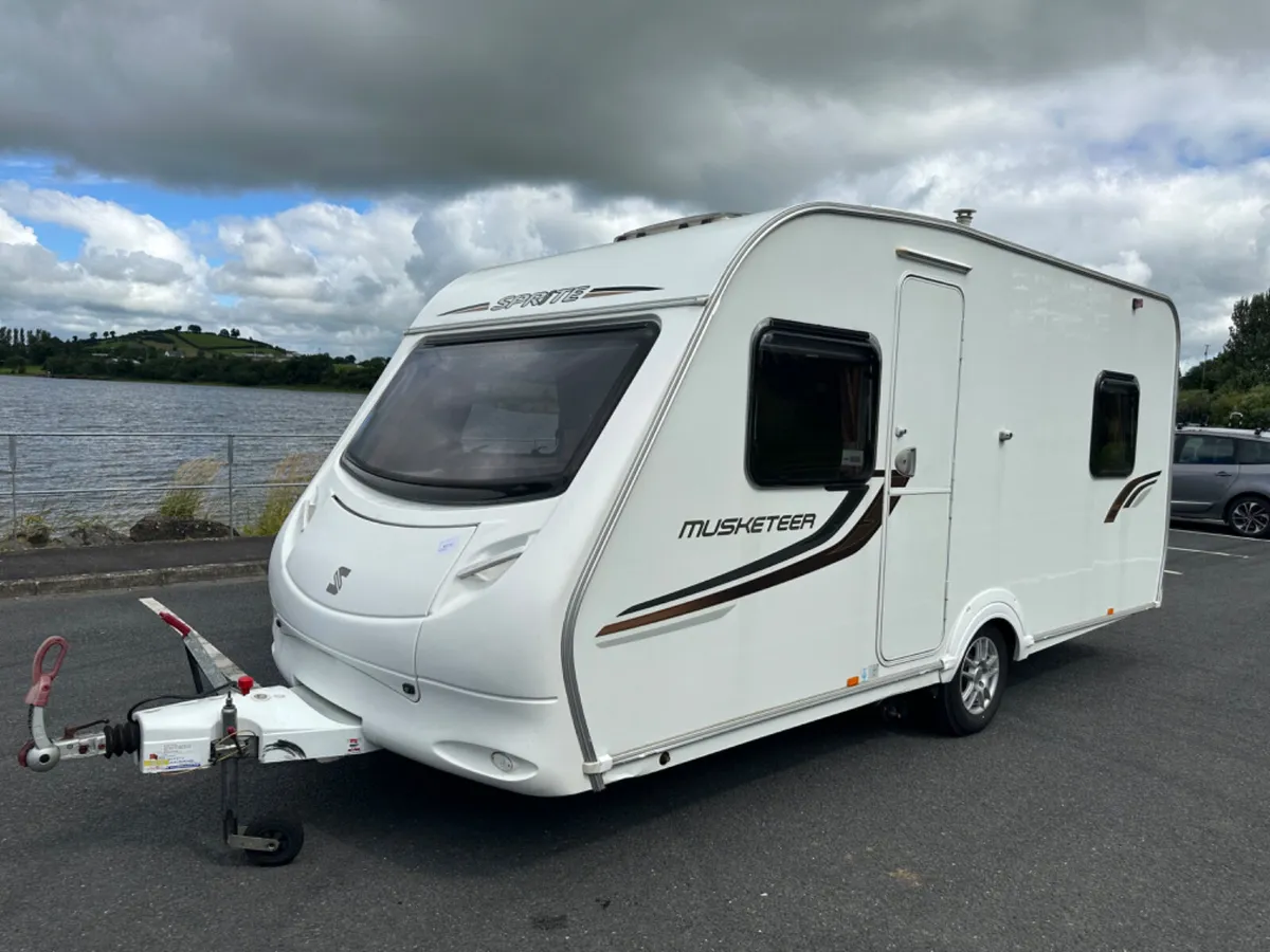 🤩2011 5 BERTH MUSKETEER 🤩 - Image 1