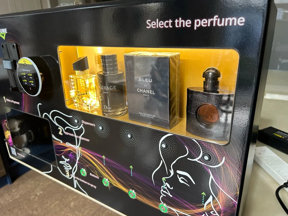 Perfume spraying vending machines - Image 2