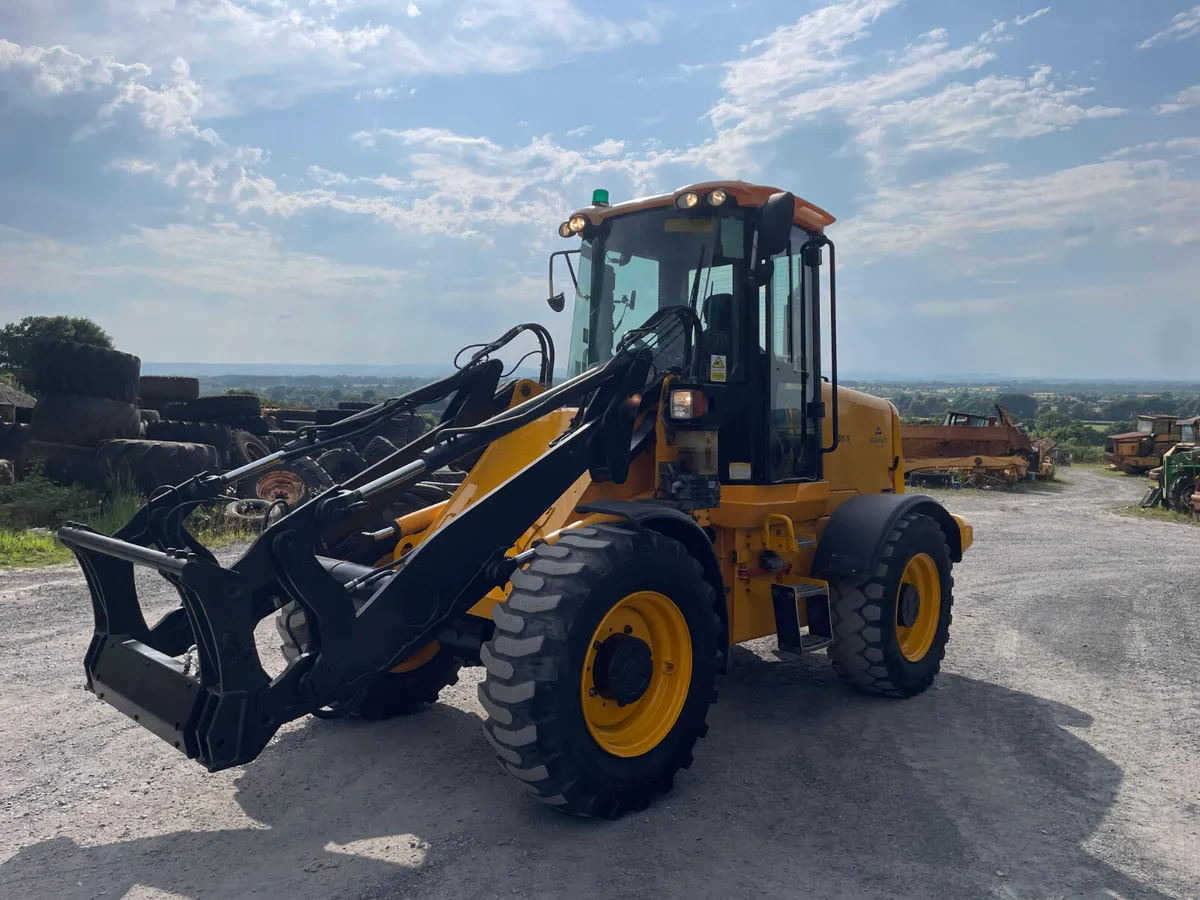 JCB 411 Loading Shovel - Image 2