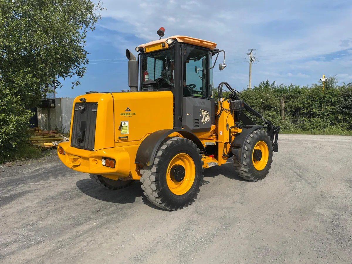 JCB 411 Loading Shovel - Image 1