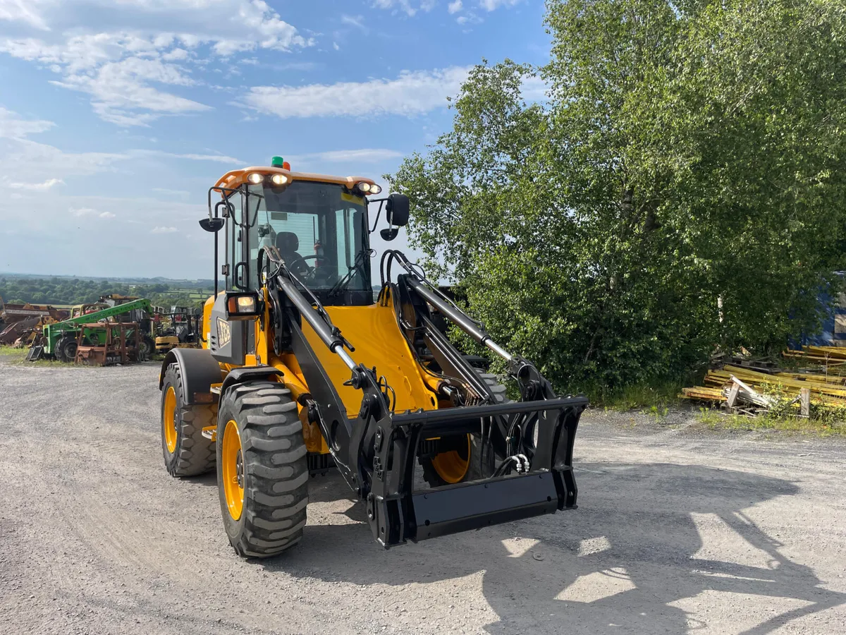 JCB 411 Loading Shovel - Image 3