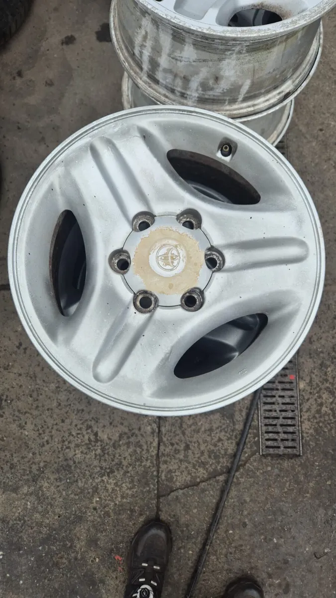 2000 Toyota Landcruiser wheels 3 Spoke