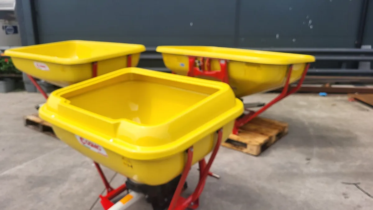 New Cosmo Fertilizer Spreaders - Image 1