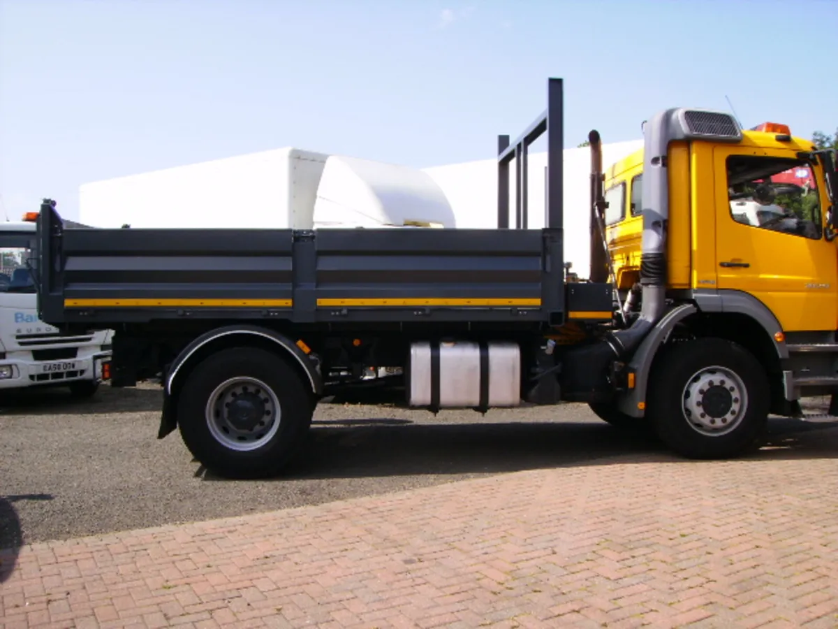 MERCEDES AXOR 1829 TIPPER LOW KM 110763 LATE 2013 - Image 2