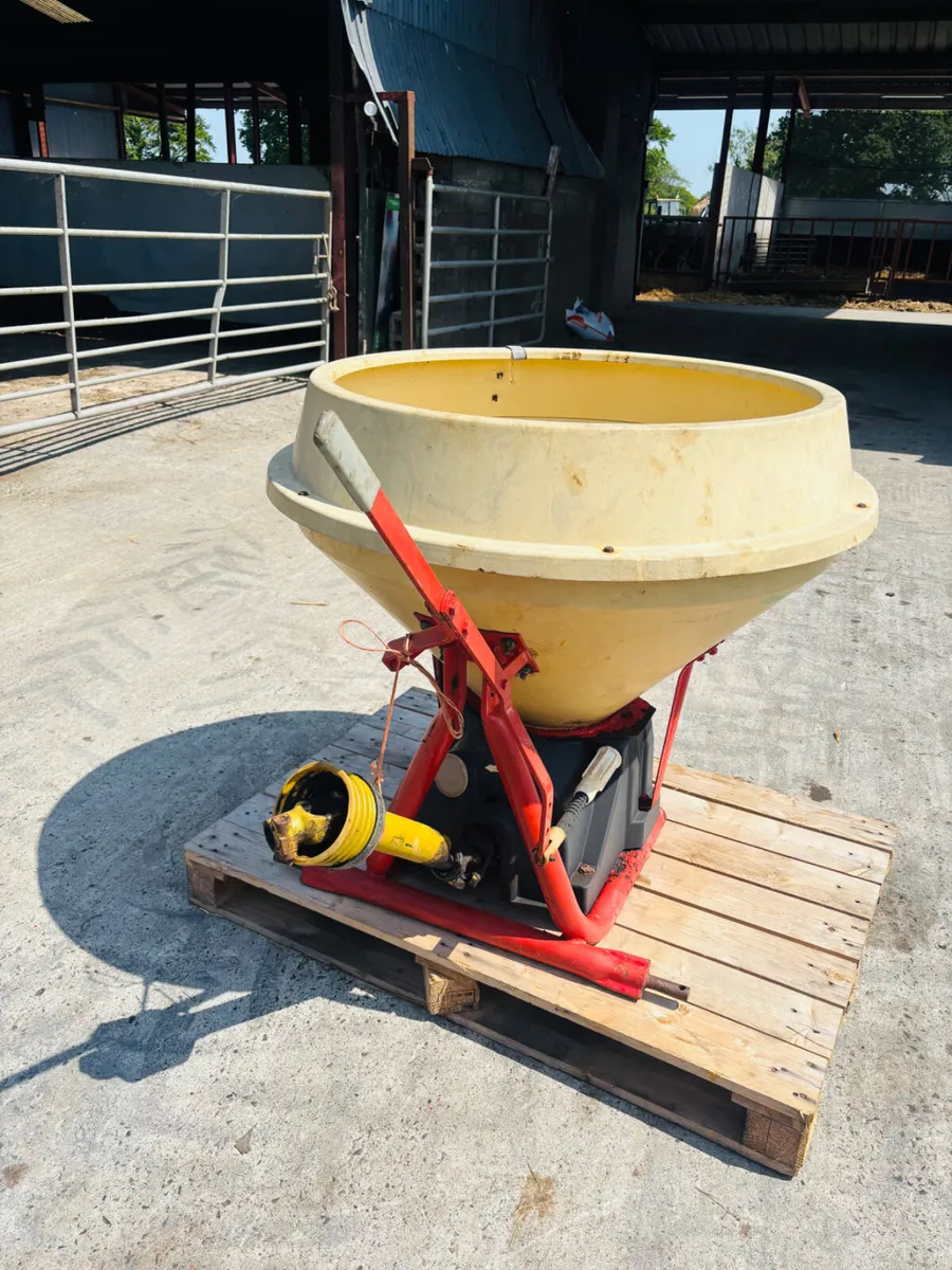 Vicon 302 Fertiliser wagtail spreader - Image 2