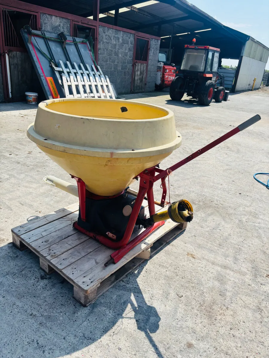 Vicon 302 Fertiliser wagtail spreader - Image 3
