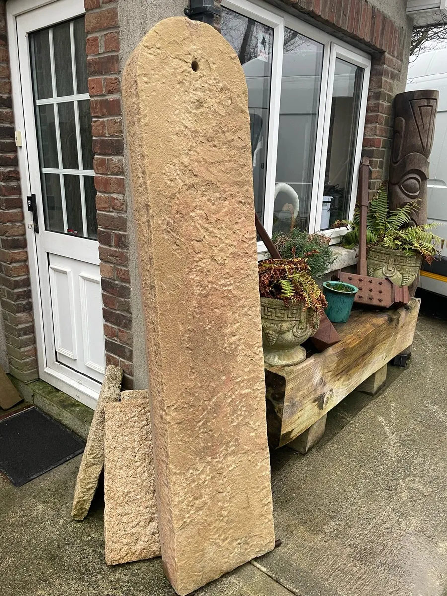 2 sandstone gate posts - Image 4