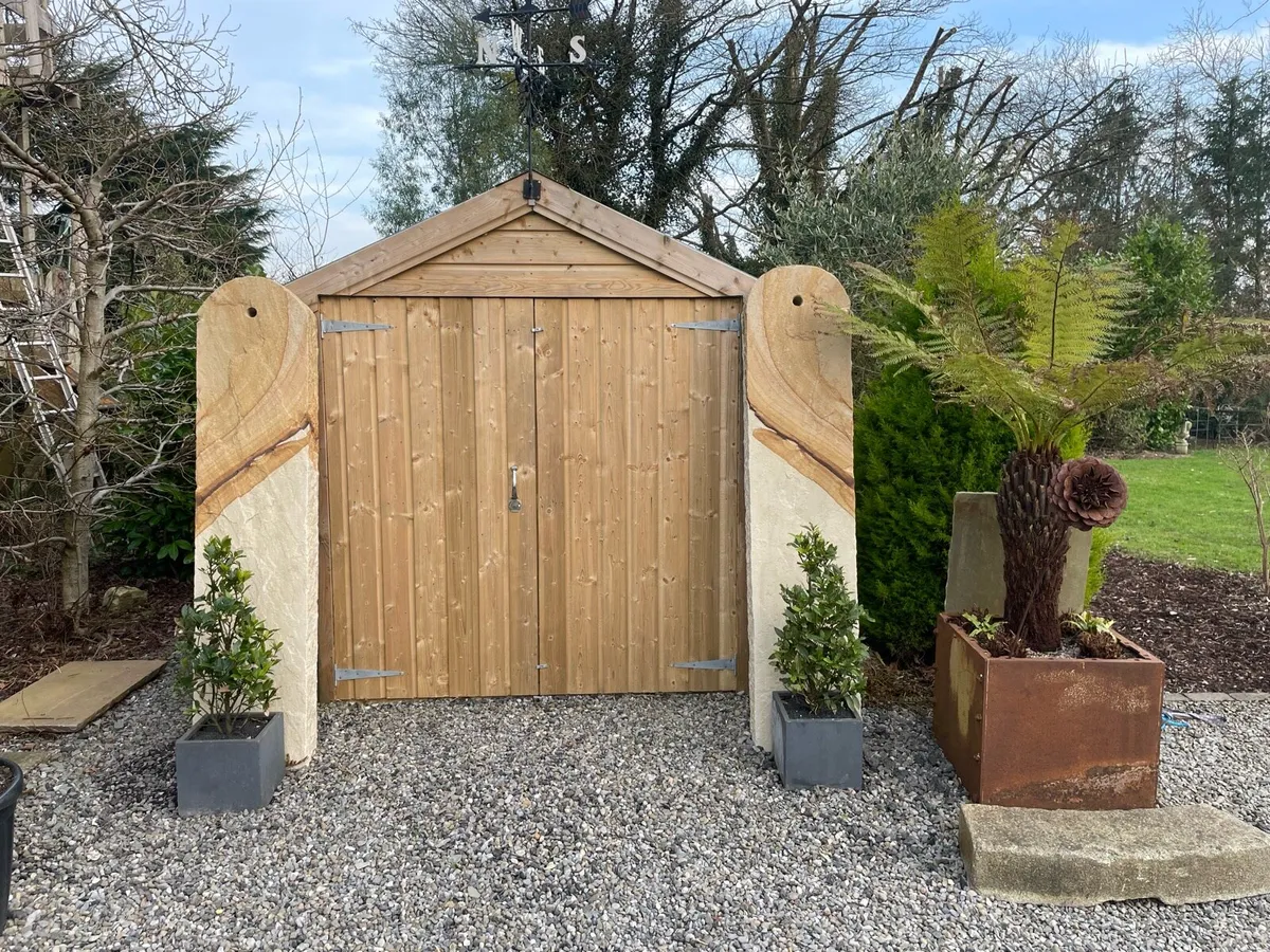 2 sandstone gate posts - Image 1
