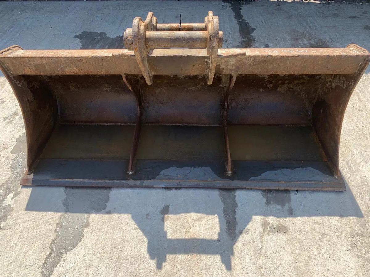 13 Ton Grading Bucket with 65mm pins - Image 1