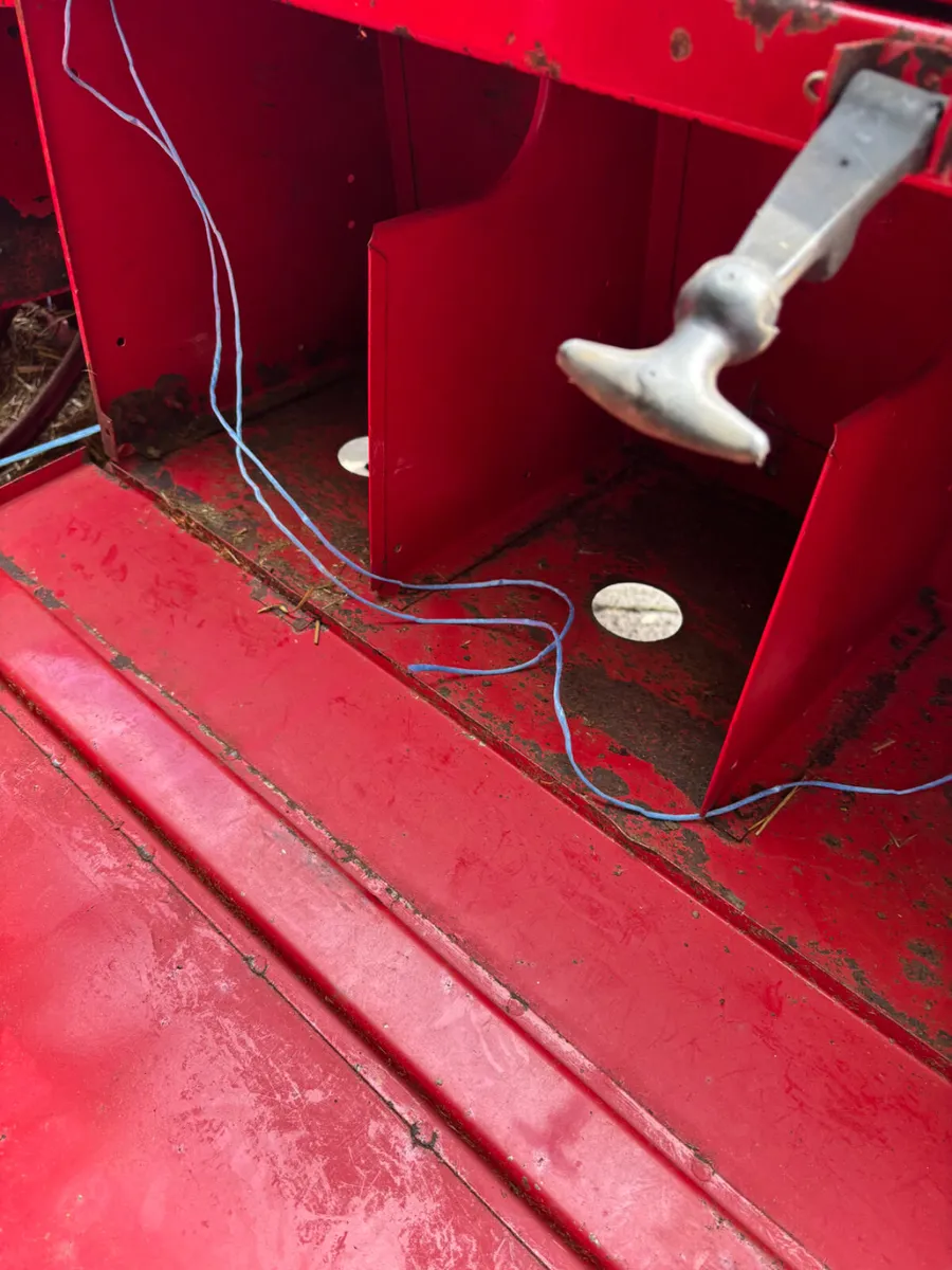 New Holland square bailer - Image 3